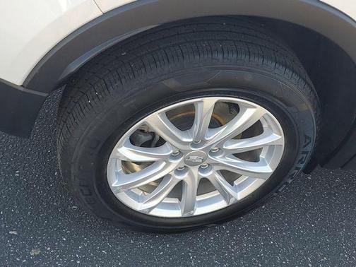 Crystal White Tri-Coat 2022 Cadillac XT4 Luxury