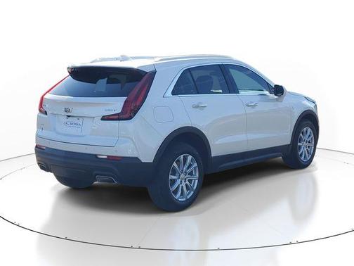 Crystal White Tri-Coat 2022 Cadillac XT4 Luxury