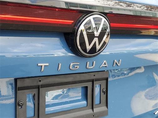 2025 Volkswagen Tiguan 2.0T SE