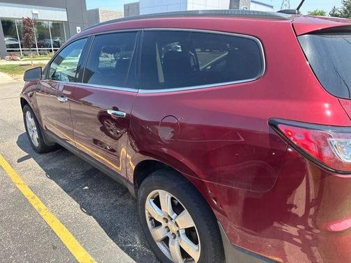 Siren Red Tintcoat 2017 Chevrolet Traverse 1LT