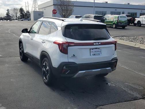 Snow White Pearl 2025 Kia Seltos EX