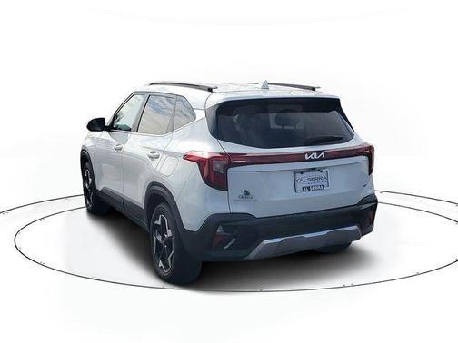 Snow White Pearl 2025 Kia Seltos EX