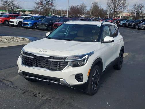 Snow White Pearl 2025 Kia Seltos EX