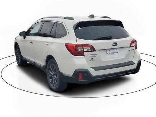 Crystal White Pearl 2018 Subaru Outback 2.5i Touring