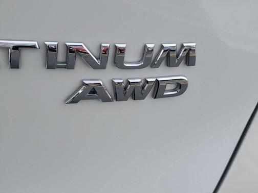 White 2018 Nissan Murano Platinum