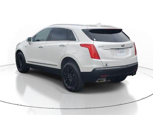White 2019 Cadillac XT5 Luxury