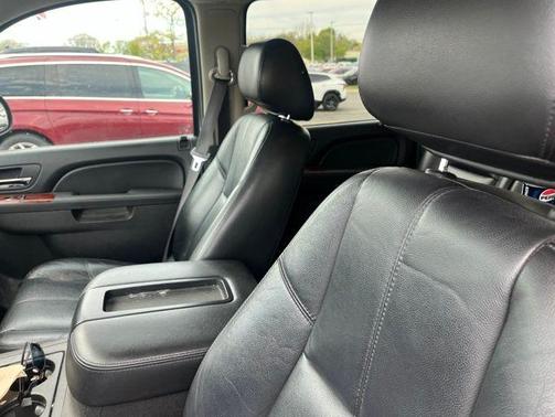 Silver Ice Metallic 2014 Chevrolet Suburban 1500 LT