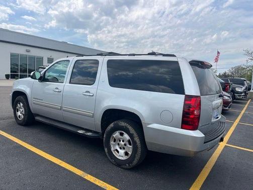 Silver Ice Metallic 2014 Chevrolet Suburban 1500 LT