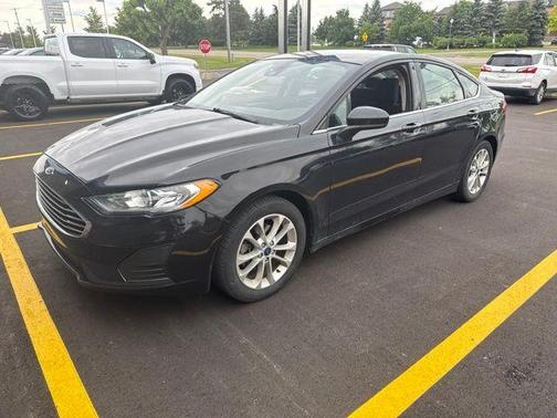 Black 2019 Ford Fusion SE