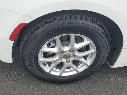 Bright White Clearcoat 2023 Chrysler Pacifica Touring-L