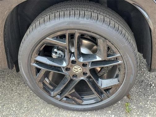 2025 Volkswagen Tiguan 2.0T SE R-Line Black
