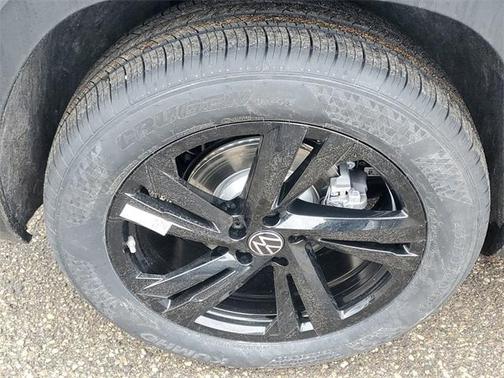 2025 Volkswagen Atlas Cross Sport 2.0T SEL R-Line Black