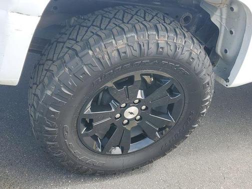 Summit White 2021 Chevrolet Colorado LT