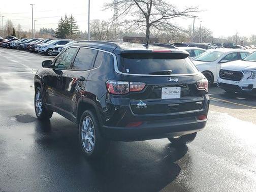 Diamond Black 2022 Jeep Compass Latitude Lux