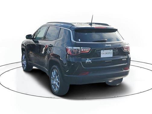 Diamond Black 2022 Jeep Compass Latitude Lux