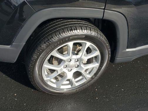 Diamond Black 2022 Jeep Compass Latitude Lux