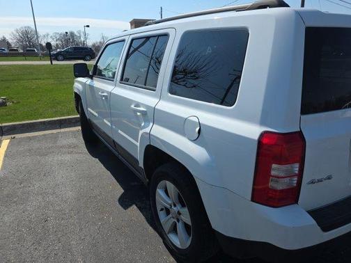 Bright White Clearcoat 2017 Jeep Patriot Latitude