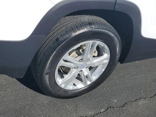 Summit White 2023 GMC Terrain SLE