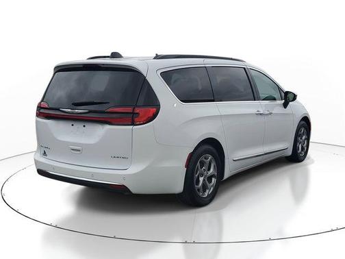 Bright White Clearcoat 2023 Chrysler Pacifica Limited