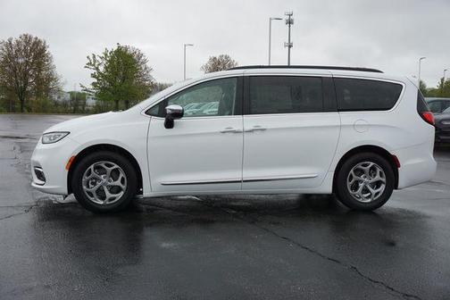Bright White Clearcoat 2023 Chrysler Pacifica Limited