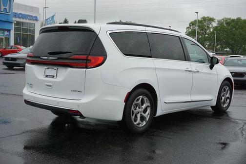 Bright White Clearcoat 2023 Chrysler Pacifica Limited