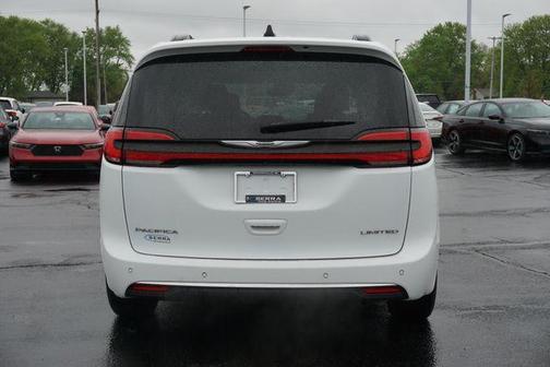 Bright White Clearcoat 2023 Chrysler Pacifica Limited
