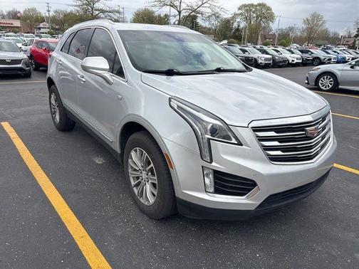 Radiant Silver Metallic 2018 Cadillac XT5 Luxury