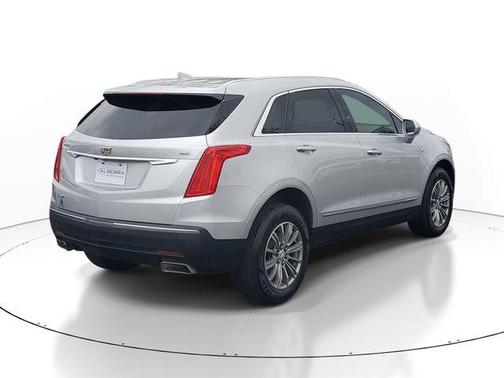 Radiant Silver Metallic 2018 Cadillac XT5 Luxury