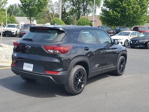 Mosaic Black Metallic 2023 Chevrolet Trailblazer LS