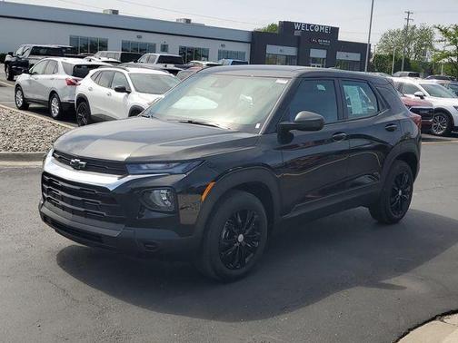 Mosaic Black Metallic 2023 Chevrolet Trailblazer LS