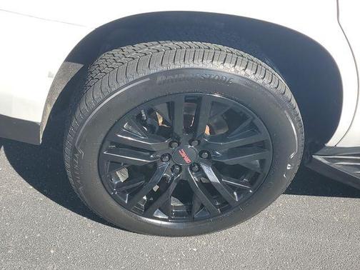 White Frost Tri-Coat 2021 GMC Yukon SLT