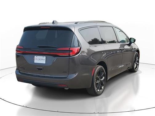 2023 Chrysler Pacifica Touring-L