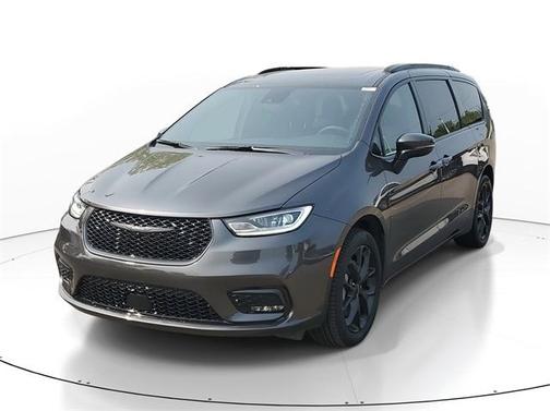 2023 Chrysler Pacifica Touring-L