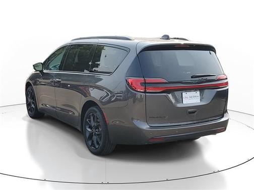 2023 Chrysler Pacifica Touring-L
