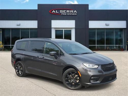 2023 Chrysler Pacifica Touring-L