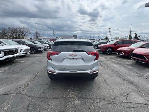 Quicksilver Metallic 2018 GMC Terrain SLT