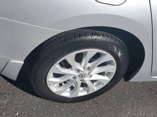 Brilliant Silver Metallic 2019 Nissan Sentra SV