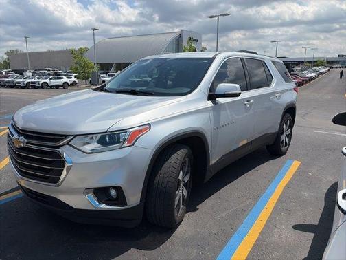 Silver Ice Metallic 2018 Chevrolet Traverse LT Leather