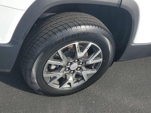 Summit White 2022 GMC Acadia SLE