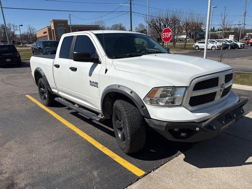 Bright White Clearcoat 2017 RAM 1500 SLT