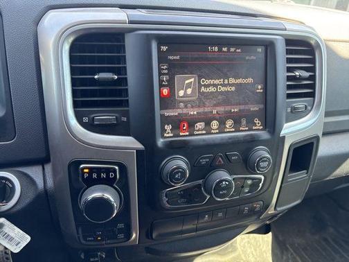 Bright White Clearcoat 2017 RAM 1500 SLT