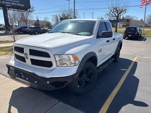 Bright White Clearcoat 2017 RAM 1500 SLT