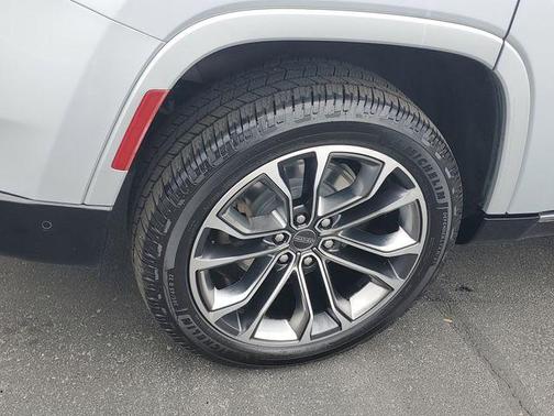 2022 Jeep Grand Wagoneer Series III