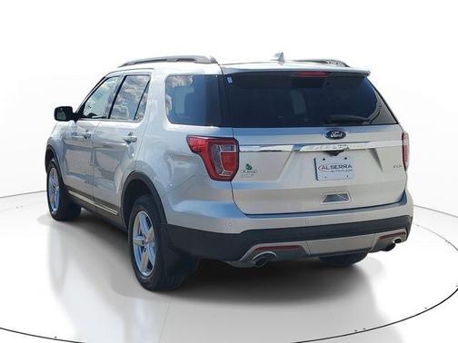 Ingot Silver Metallic 2017 Ford Explorer XLT
