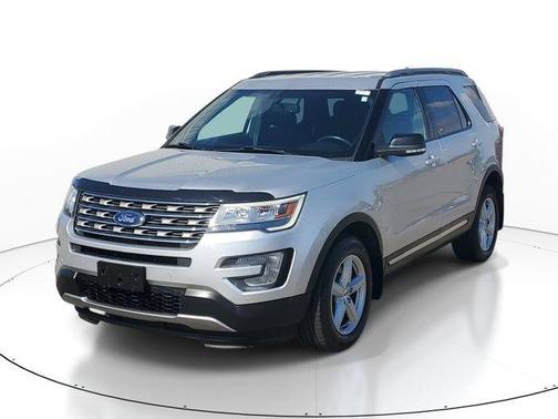Ingot Silver Metallic 2017 Ford Explorer XLT
