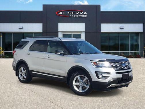 Ingot Silver Metallic 2017 Ford Explorer XLT