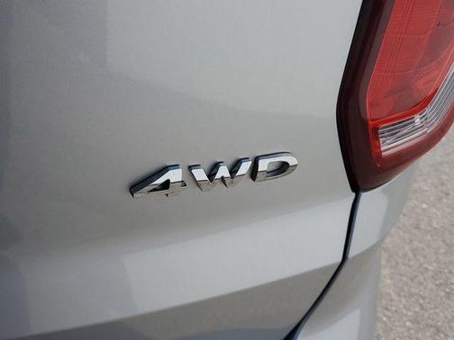 Ingot Silver Metallic 2017 Ford Explorer XLT