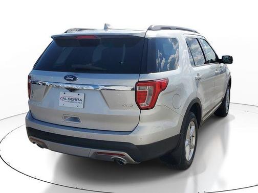 Ingot Silver Metallic 2017 Ford Explorer XLT