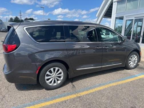 2018 Chrysler Pacifica Touring-L Plus