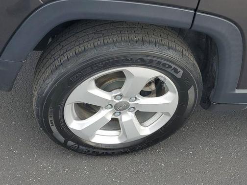 Granite Crystal Clearcoat Metallic 2018 Jeep Compass Latitude